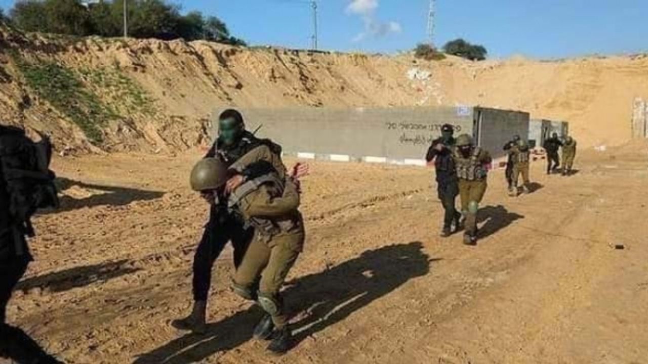 Esir Ailelerinin İsrail Meclisi'ndeki Protestosu: Güvenlik Görevlileriyle Çatışma Esir Ailelerinin İsrail Meclisi'ndeki Protestosu: Güvenlik Görevlileriyle Çatışma