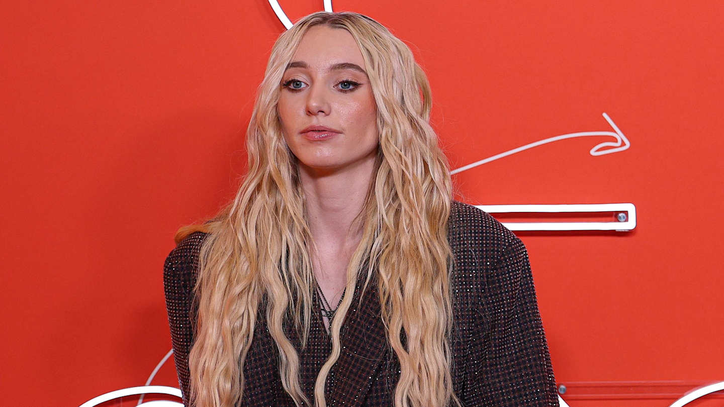 ESPN's 2025 WNBA Draft: Azzi Fudd's Red Carpet Look Alongside Paige Bueckers ESPN's 2025 WNBA Draft: Azzi Fudd's Red Carpet Look Alongside Paige Bueckers