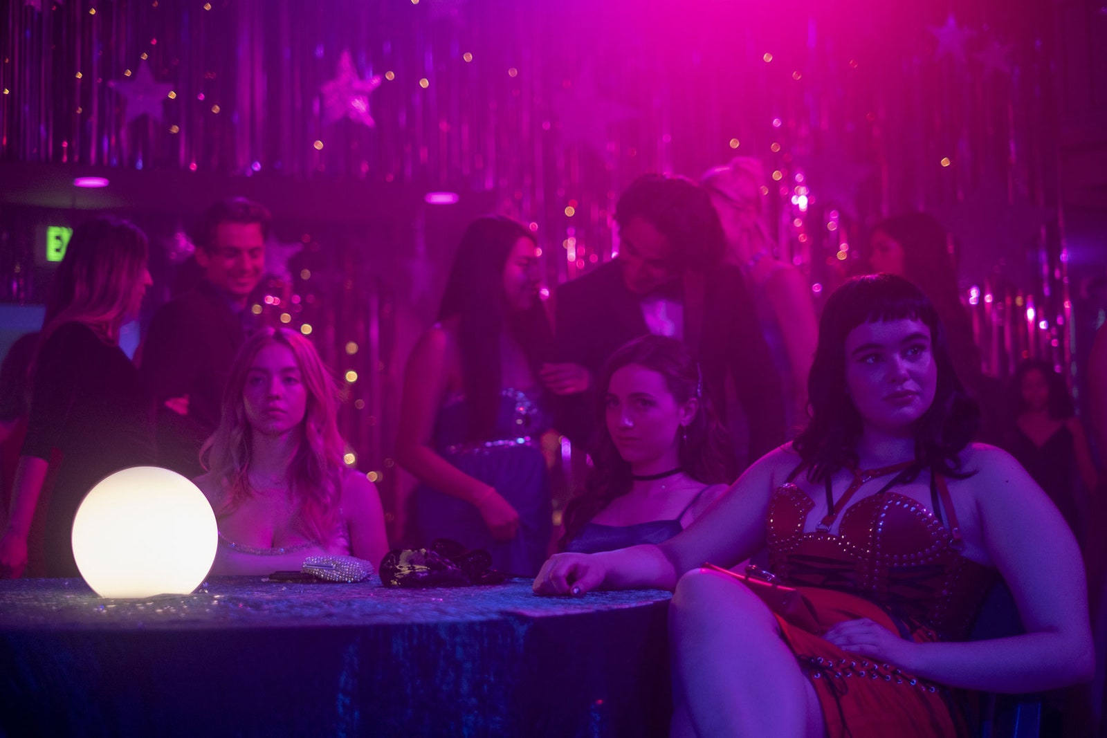Euphoria Season 3 Set Photos Tease Cassie's Marriage And Future Husband Euphoria Season 3 Set Photos Tease Cassie's Marriage And Future Husband