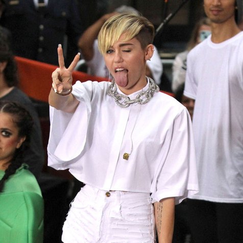 Evolusi Gaya Busana Miley Cyrus: Dari Disney Star Hingga Ikon Musik Evolusi Gaya Busana Miley Cyrus: Dari Disney Star Hingga Ikon Musik