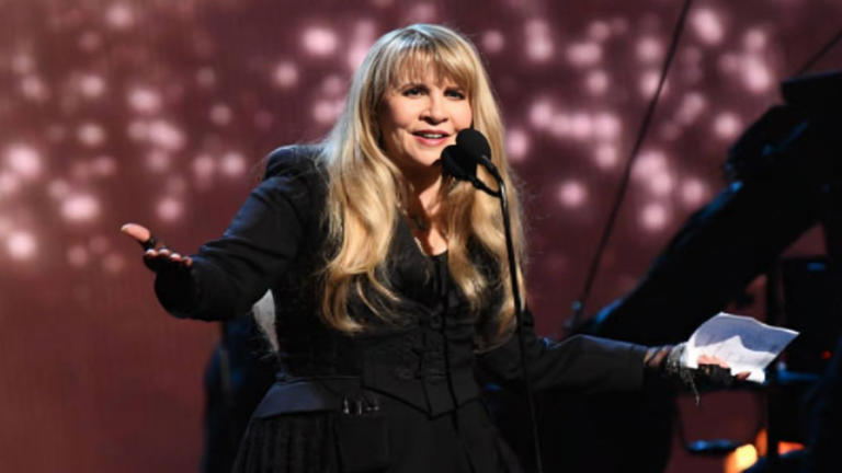 Exploring Fleetwood Mac's Multi-Platinum Albums: A Legacy Of Hits Exploring Fleetwood Mac's Multi-Platinum Albums: A Legacy Of Hits