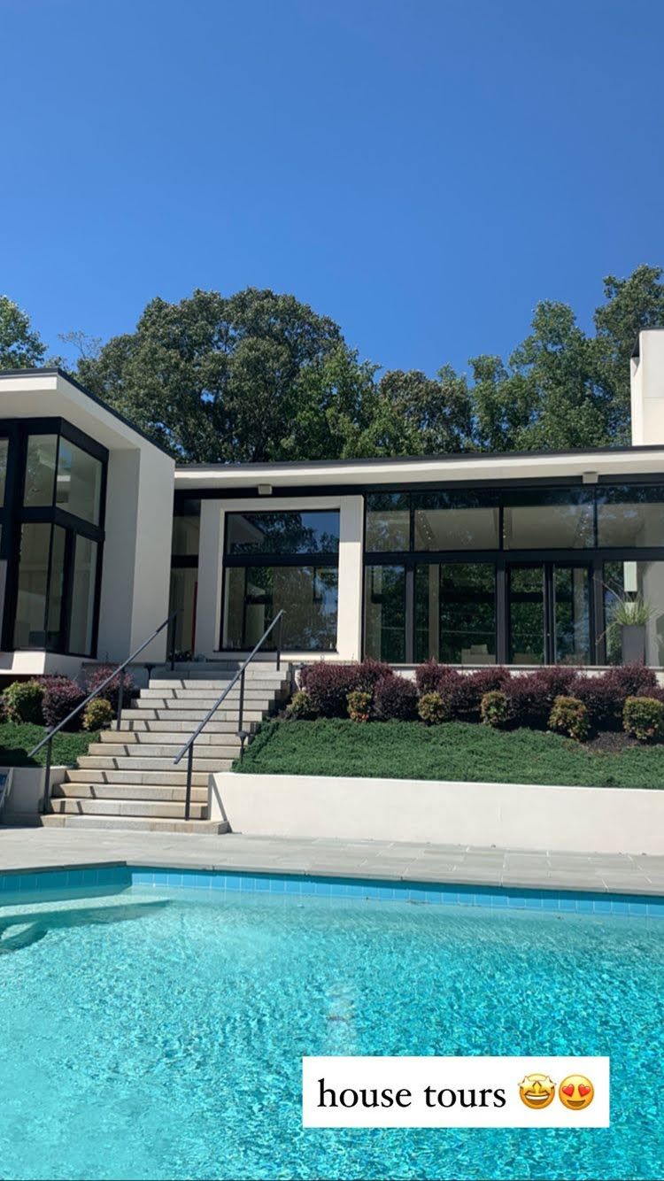 Exploring The Most Impressive Beach Houses On MTV Cribs Exploring The Most Impressive Beach Houses On MTV Cribs