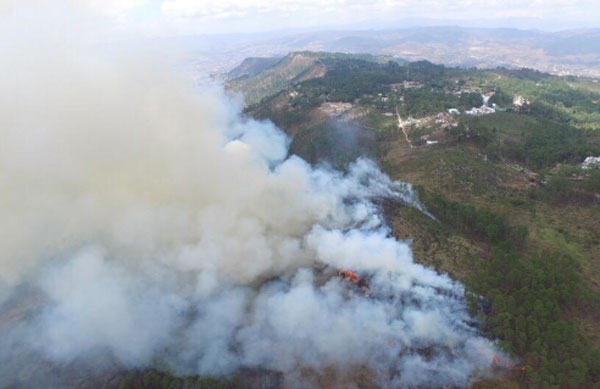 Extenso Incendio Forestal En Constanza: Bomberos Y Residentes Afectados Por La Humarada Extenso Incendio Forestal En Constanza: Bomberos Y Residentes Afectados Por La Humarada