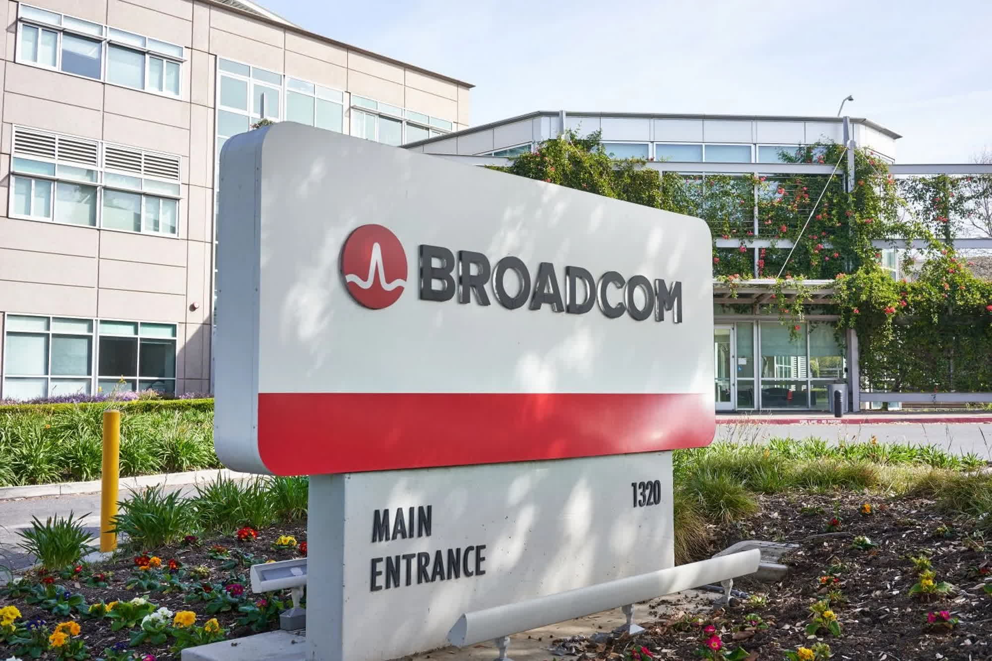 Extreme VMware Price Increase: AT&T Details 1,050% Cost Surge From Broadcom Extreme VMware Price Increase: AT&T Details 1,050% Cost Surge From Broadcom