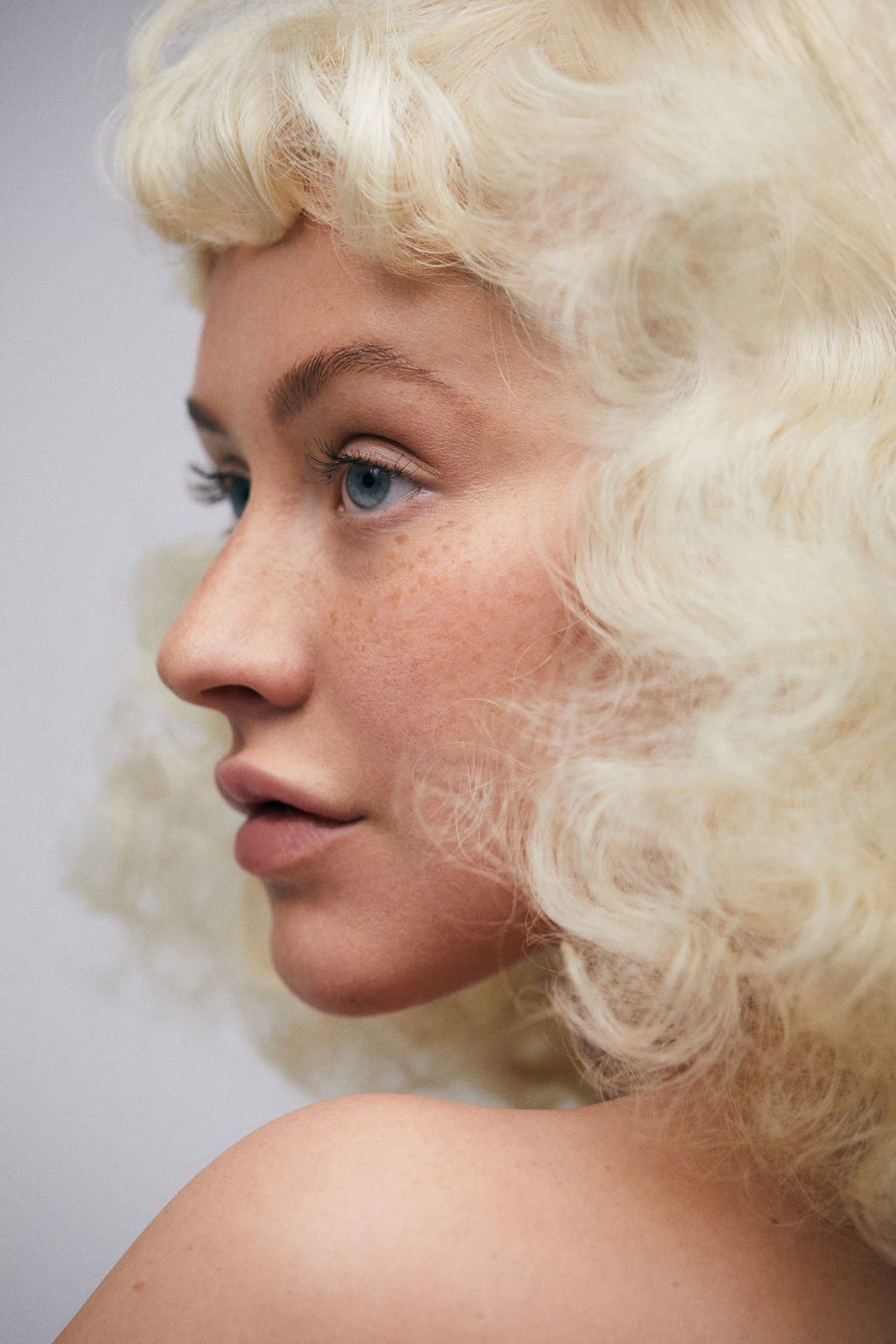 Fans Claim Christina Aguilera Doesn't Resemble Herself In Recent Photoshoot Fans Claim Christina Aguilera Doesn't Resemble Herself In Recent Photoshoot