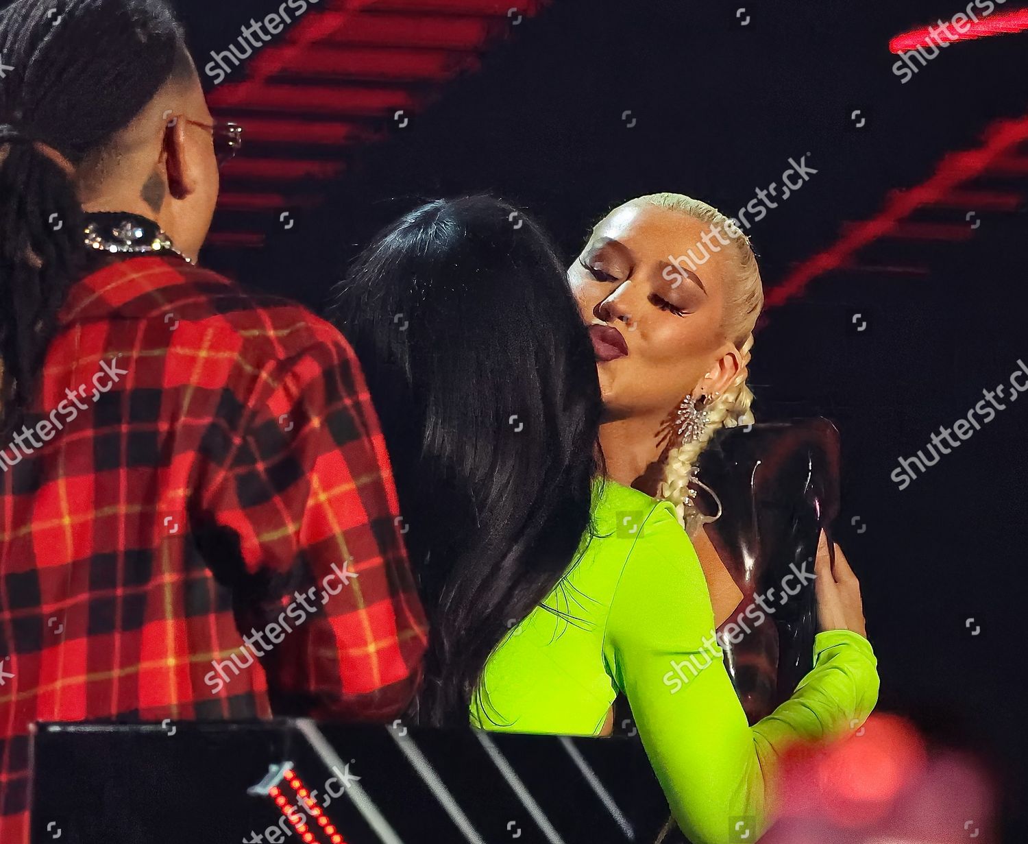 Fan's Inappropriate Kiss On Christina Aguilera Sparks Outrage Fan's Inappropriate Kiss On Christina Aguilera Sparks Outrage