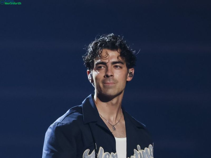 Fort Worth Stockyards: Jonas Brothers' Joe Jonas Delivers Impromptu Concert Fort Worth Stockyards: Jonas Brothers' Joe Jonas Delivers Impromptu Concert