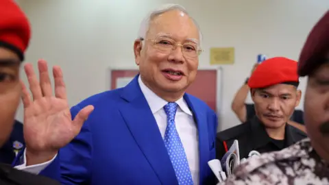French Prosecutors Accuse Najib Razak In 2002 Submarine Scandal French Prosecutors Accuse Najib Razak In 2002 Submarine Scandal