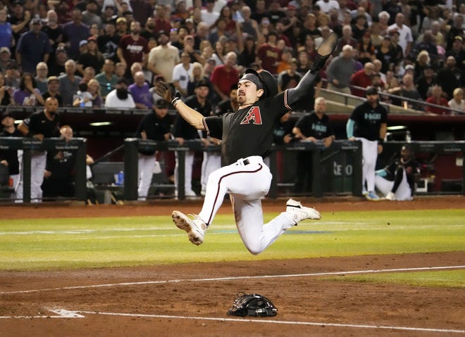 Giants' Hicks Suffers Loss Against Diamondbacks In Arizona Giants' Hicks Suffers Loss Against Diamondbacks In Arizona