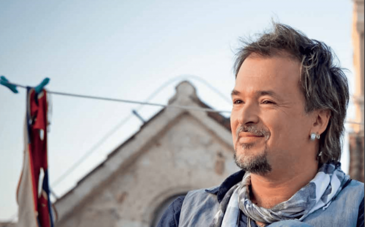 Gibonni Promovira Knjigu Gibonni Promovira Knjigu