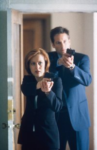 Gillian Anderson And David Duchovny Reunite On Stage At SAG Awards