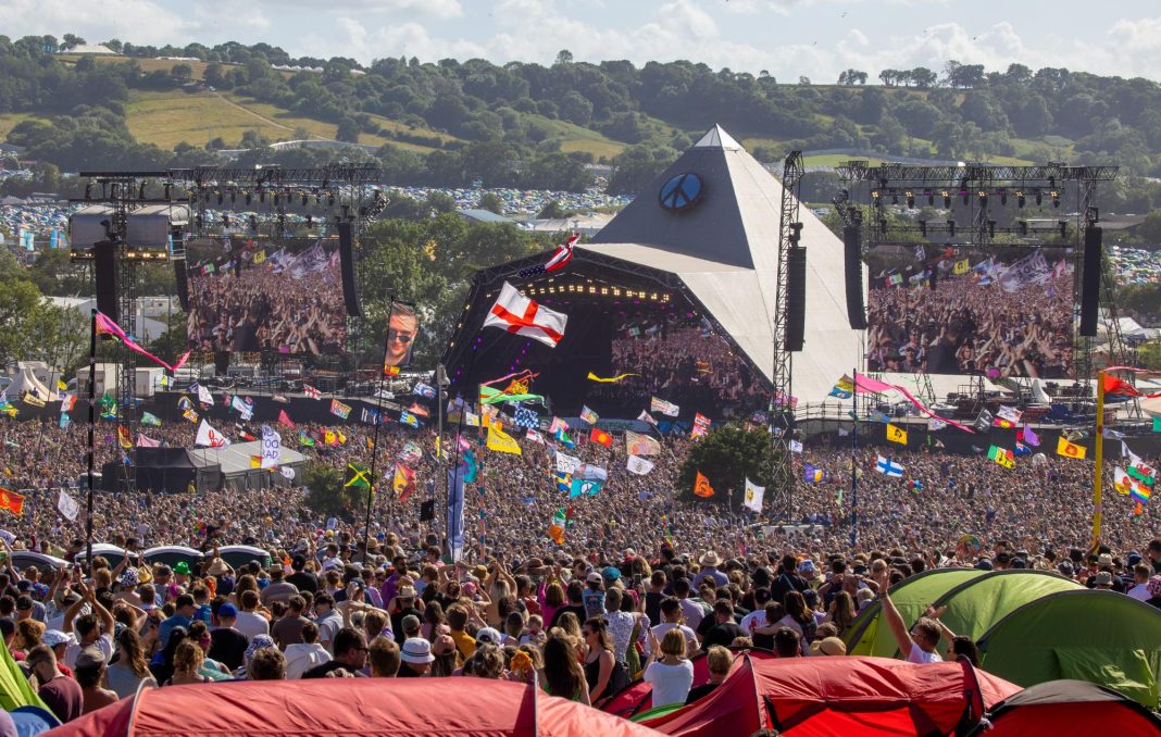 Glastonbury Festival 2024: Clashing Stage Times Leave Fans Furious Glastonbury Festival 2024: Clashing Stage Times Leave Fans Furious