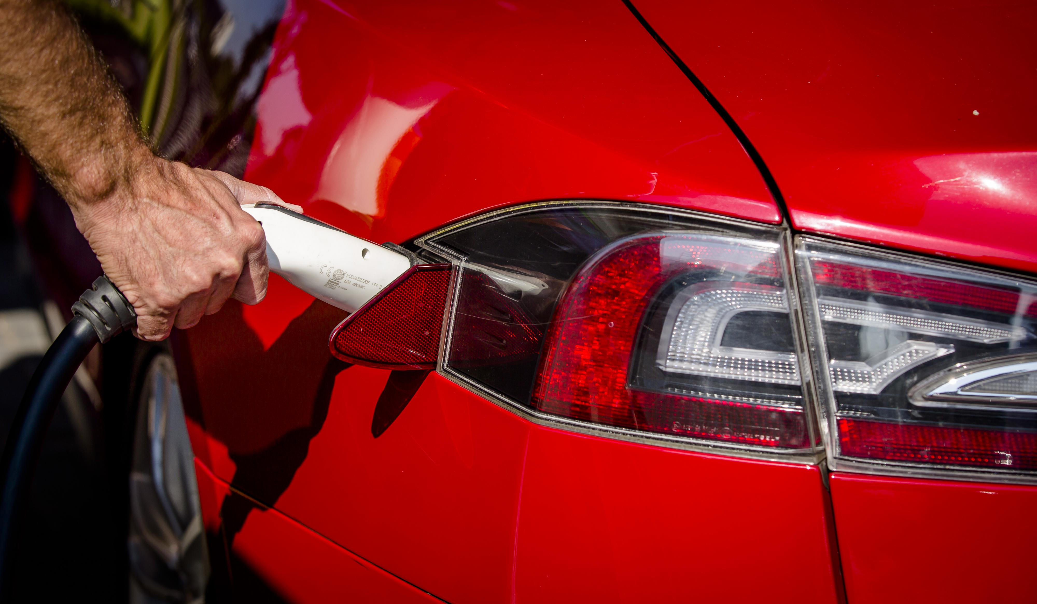 Goedkoop Elektrisch Rijden In Noord-Nederland Met Enexis: Buiten De Piek Goedkoop Elektrisch Rijden In Noord-Nederland Met Enexis: Buiten De Piek