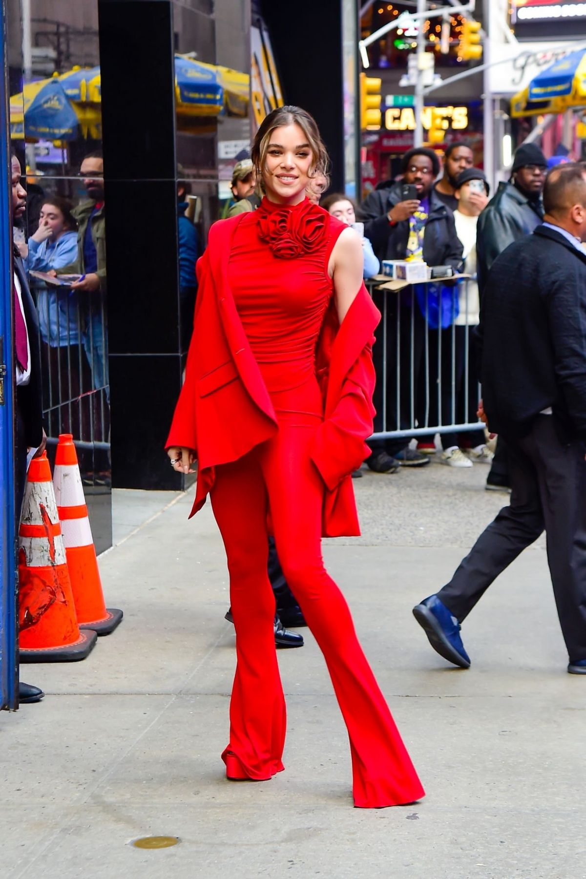Hailee Steinfeld Suits Up For Good Morning America: Outfit Details Hailee Steinfeld Suits Up For Good Morning America: Outfit Details