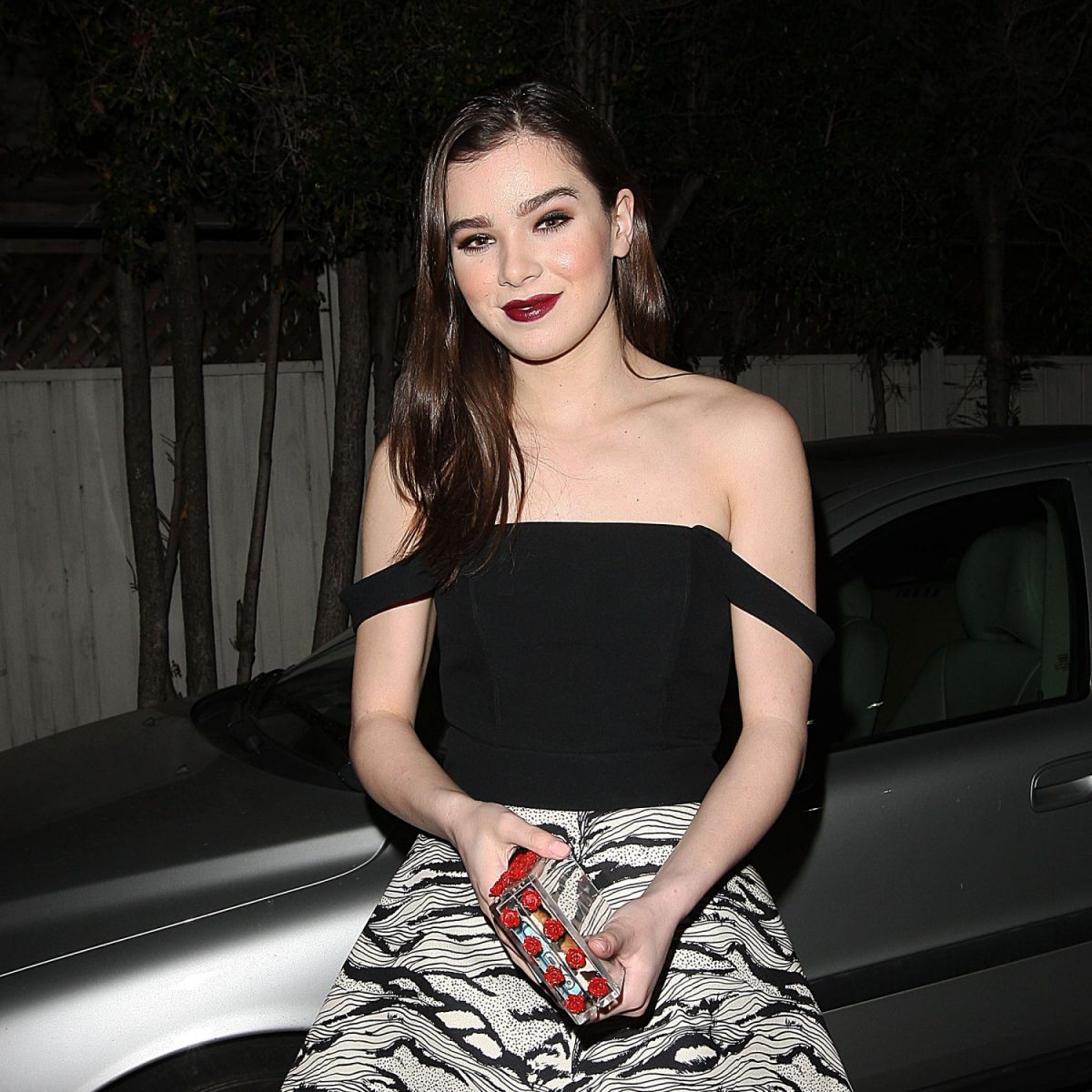 Hailee Steinfeld's Chiefs Praise During Hot Ones Challenge Hailee Steinfeld's Chiefs Praise During Hot Ones Challenge