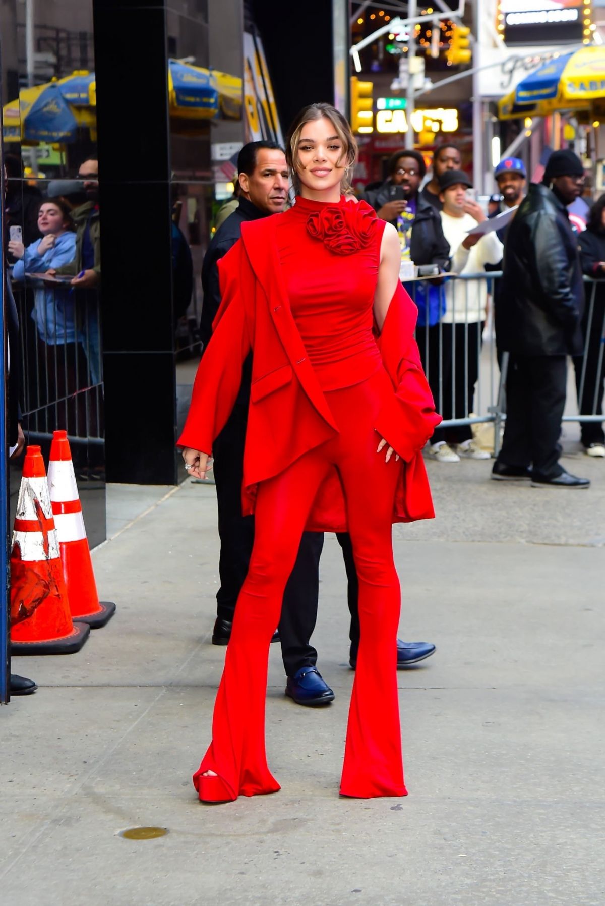 Hailee Steinfeld's Good Morning America Suit: A Style Breakdown