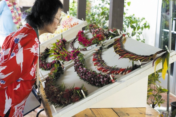 Hawaii Keiki's Memorial Day Lei-Making Poster Contest: Showcasing Artistic Talent Hawaii Keiki's Memorial Day Lei-Making Poster Contest: Showcasing Artistic Talent