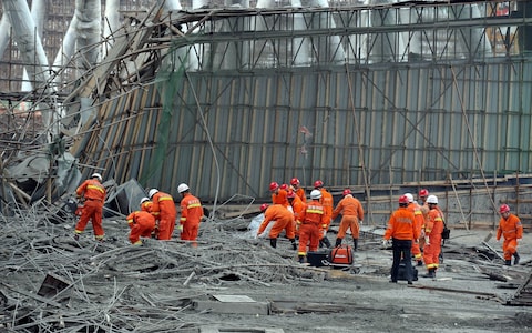 Historic Chinese Tower Collapses Partially, Tourists Evacuated Historic Chinese Tower Collapses Partially, Tourists Evacuated