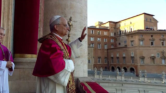 Historic Meeting: Pope Leo XIV Greets Giro D'Italia Peloton Historic Meeting: Pope Leo XIV Greets Giro D'Italia Peloton