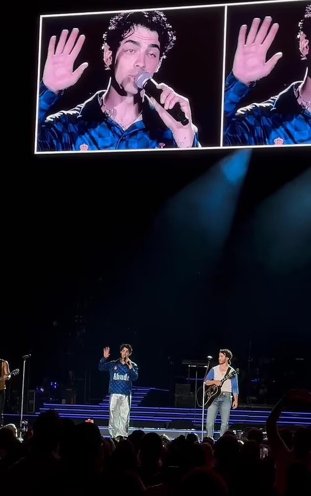 How Joe Jonas Deftly Defused A Couple's Fight Over Him How Joe Jonas Deftly Defused A Couple's Fight Over Him