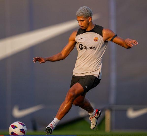 Huijsen To Barcelona? Araujo's Injury Opens The Door Huijsen To Barcelona? Araujo's Injury Opens The Door