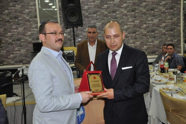 İftar Programı: Hakkari'deki Hakim Ve Savcılar Bir Arada İftar Programı: Hakkari'deki Hakim Ve Savcılar Bir Arada