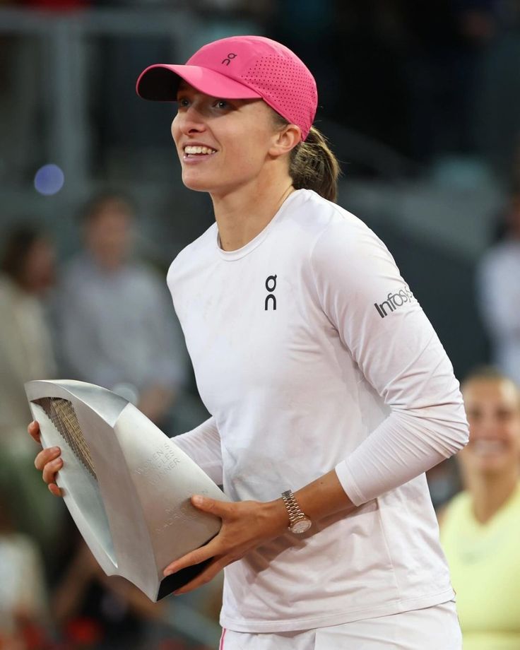 Iga Świątek Wins In Madrid; De Minaur's Straight-Sets Loss Ends His Campaign Iga Świątek Wins In Madrid; De Minaur's Straight-Sets Loss Ends His Campaign