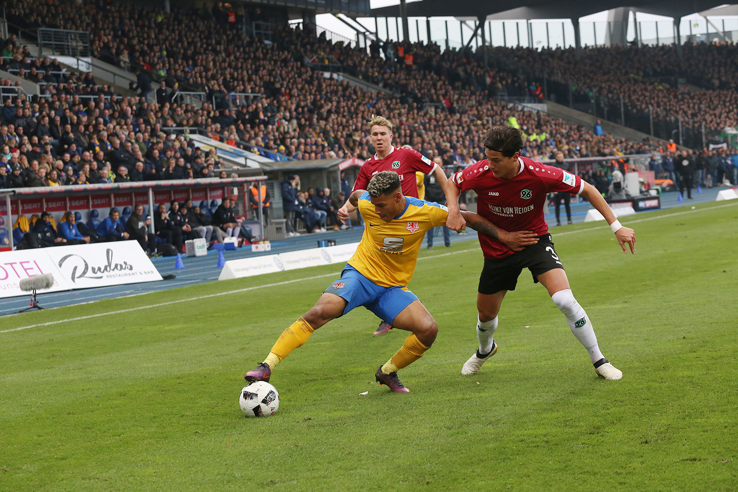 Jannes Horn: Von Eintracht Braunschweig Zum Rivalen Hannover 96 Jannes Horn: Von Eintracht Braunschweig Zum Rivalen Hannover 96