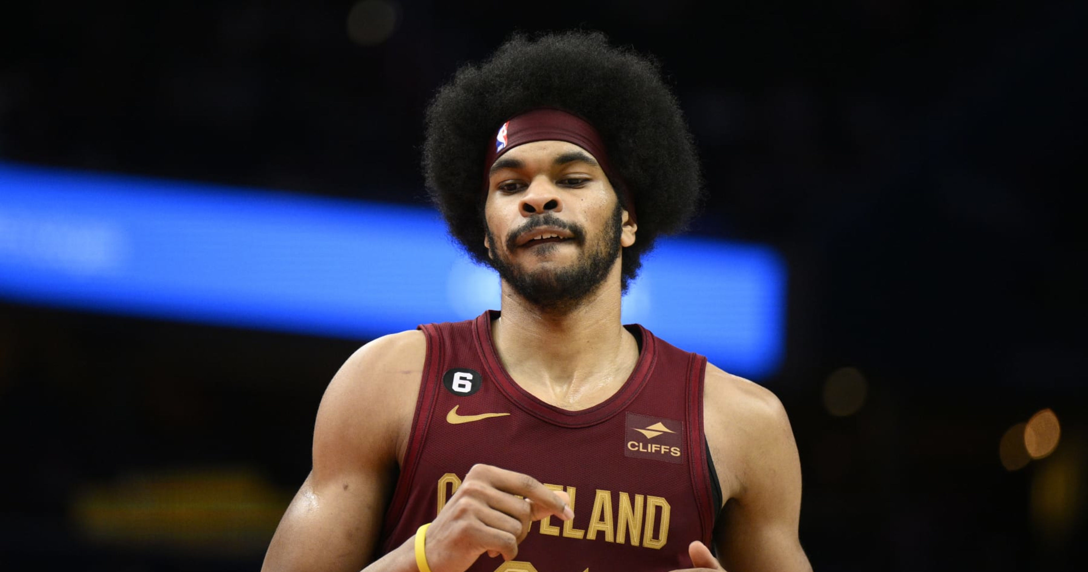 Jarrett Allen's Spectacular Dunk: Cavs Defeat Knicks