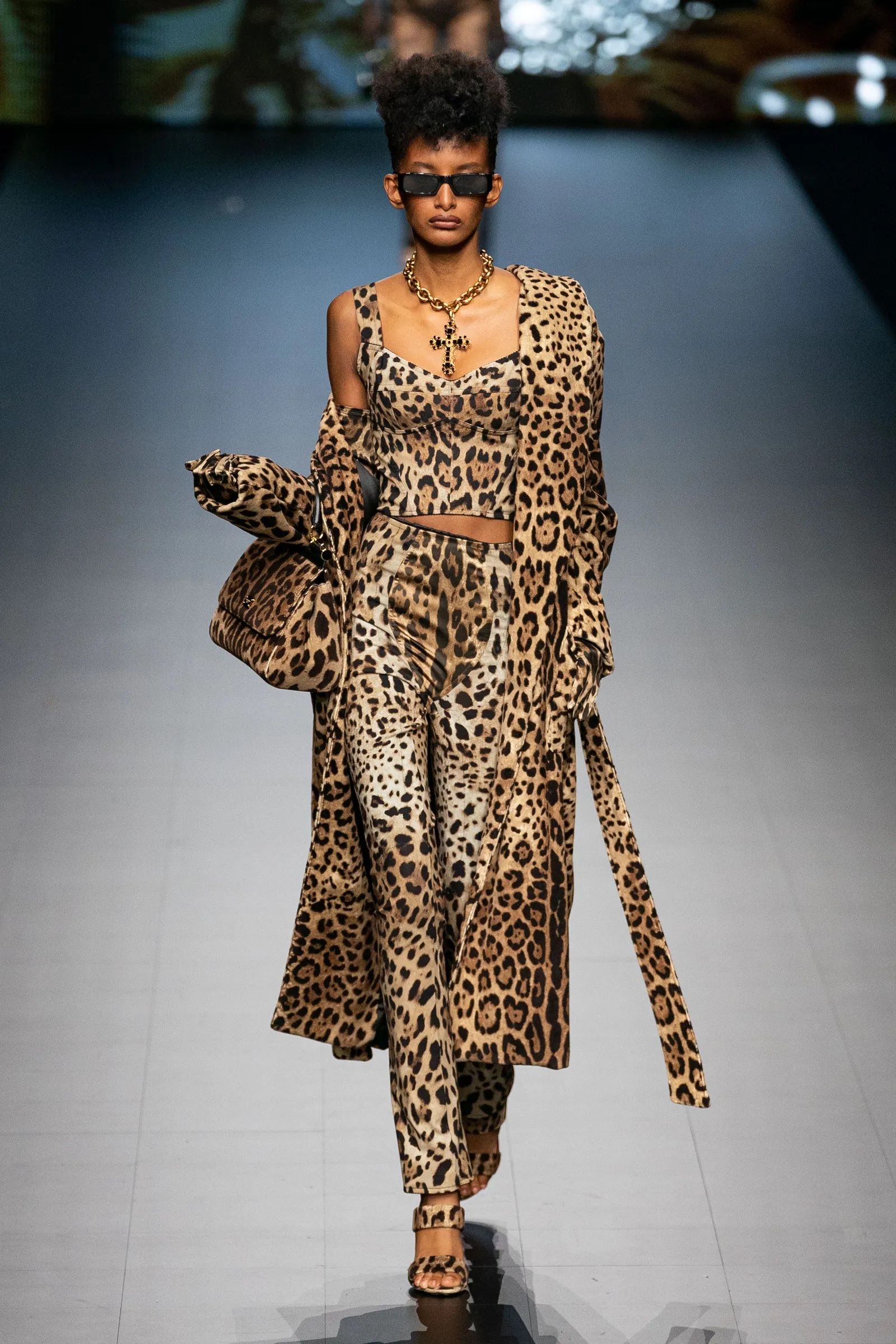 Jessica Simpson's Cheetah Print And Blue Fur Coat: Airport Fashion Statement Jessica Simpson's Cheetah Print And Blue Fur Coat: Airport Fashion Statement