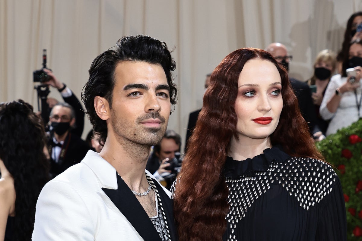 Joe Jonas Responds To Couple's Public Dispute About Him Joe Jonas Responds To Couple's Public Dispute About Him