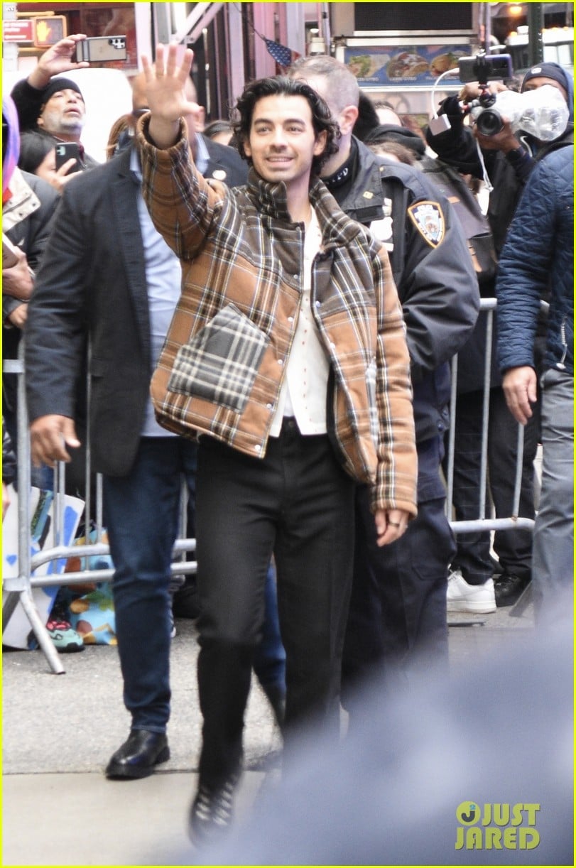 Joe Jonas: The Unexpected Mediator In A Couple's Fight Joe Jonas: The Unexpected Mediator In A Couple's Fight