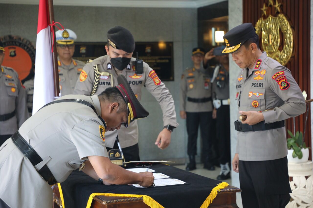 Kapolda Irjen Daniel Pimpin Sertijab 7 Pamen Polda Bali: Pesan Penting Untuk Jajarannya Kapolda Irjen Daniel Pimpin Sertijab 7 Pamen Polda Bali: Pesan Penting Untuk Jajarannya