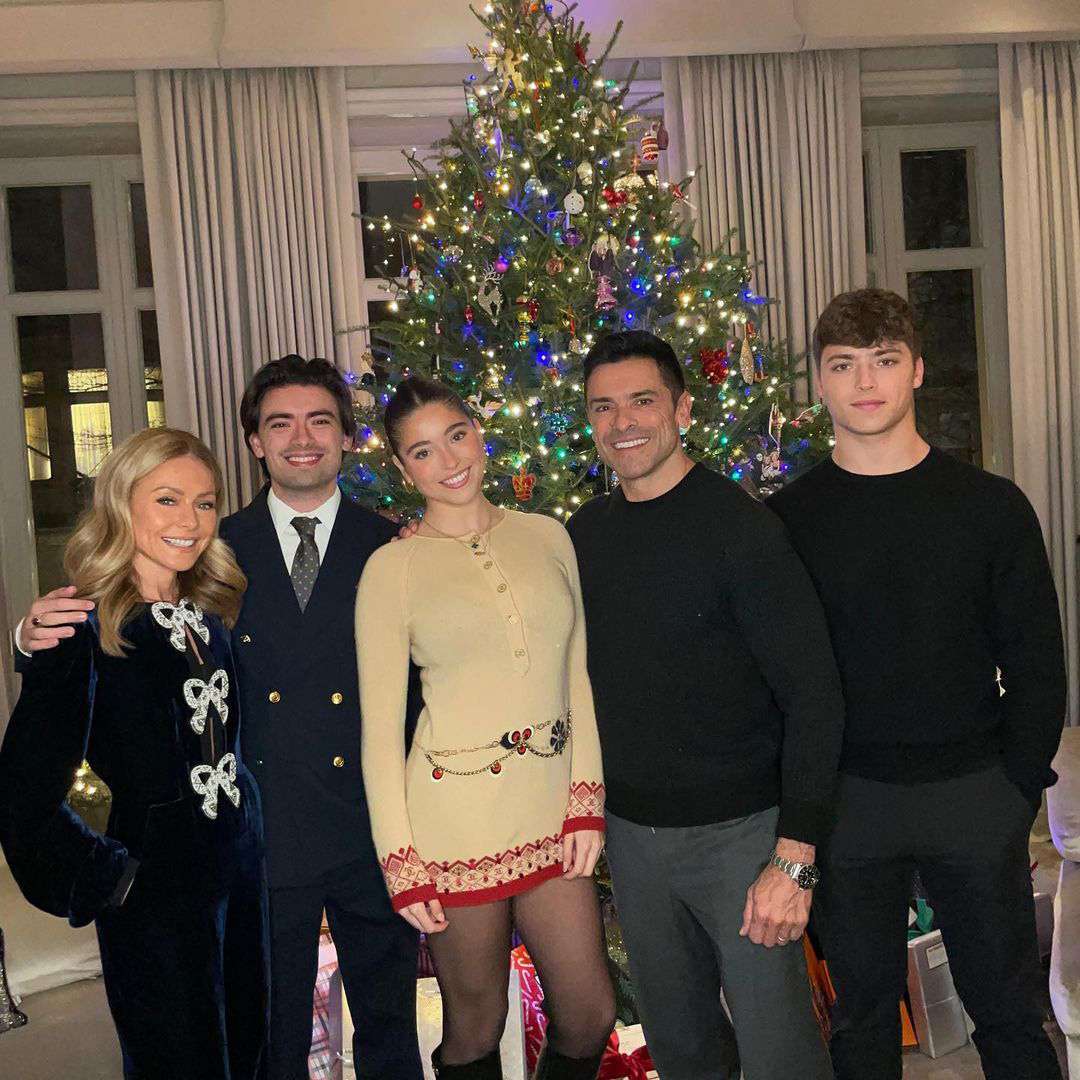 Kelly Ripa And Mark Consuelos' Temporary Live Studio: Fan Reactions Kelly Ripa And Mark Consuelos' Temporary Live Studio: Fan Reactions