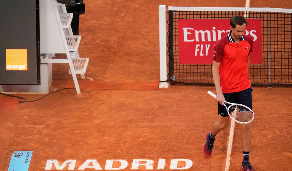Knee Injury Sidelines Ruud At French Open 2025 Knee Injury Sidelines Ruud At French Open 2025