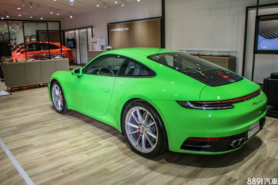 Labubu加持!新北Porsche NOW概念店為車迷帶來前所未有的驚喜 Labubu加持!新北Porsche NOW概念店為車迷帶來前所未有的驚喜