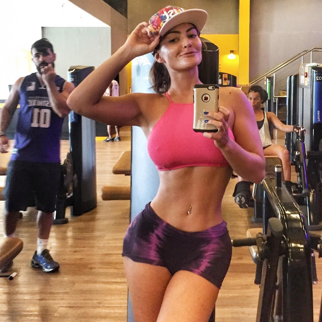 Laura Keller Mostra O Corpo Em Retiro De Tantra Yoga Laura Keller Mostra O Corpo Em Retiro De Tantra Yoga