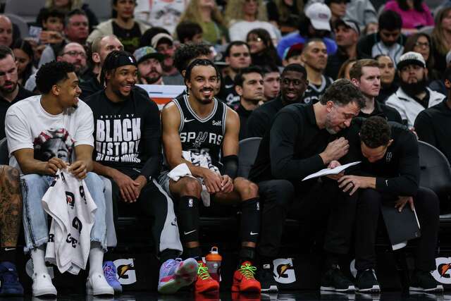 Les Spurs Nomment Mitch Johnson Entraîneur Principal Les Spurs Nomment Mitch Johnson Entraîneur Principal