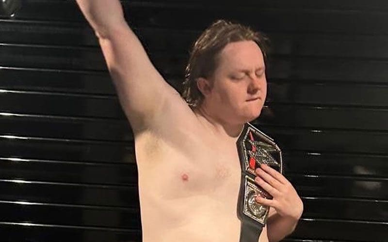 Lewis Capaldi Regresa A WWE SmackDown Tras Problemas De Salud Lewis Capaldi Regresa A WWE SmackDown Tras Problemas De Salud