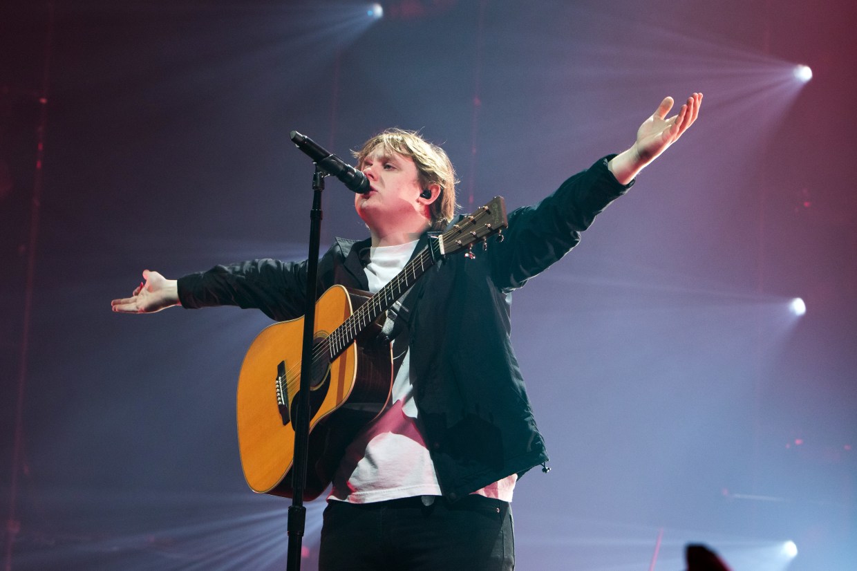 Lewis Capaldi's Return: First Gig In Two Years Supports Mental Health Charity Lewis Capaldi's Return: First Gig In Two Years Supports Mental Health Charity