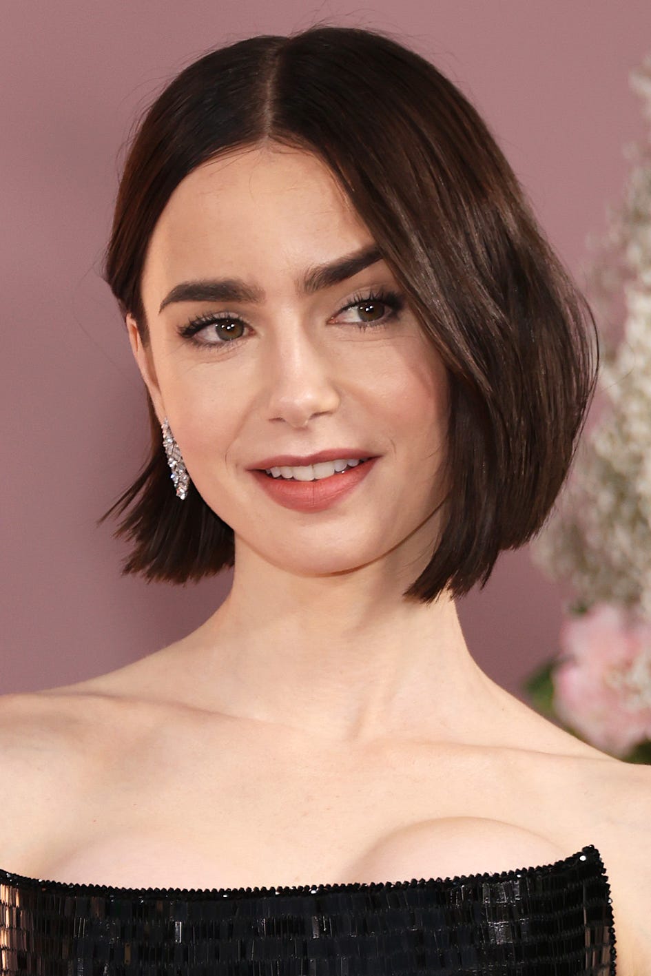 Lily Collins' Beauty Look: Bob Haircut, Bushy Brows, And Nude Lips Lily Collins' Beauty Look: Bob Haircut, Bushy Brows, And Nude Lips
