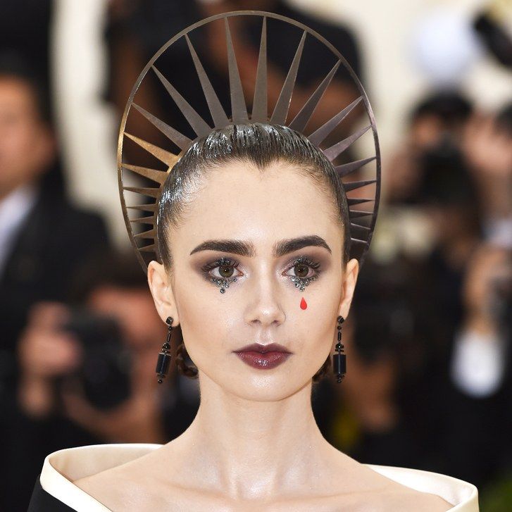 Lily Collins' Effortless Beauty: Bob, Brows, And Nude Lip Makeup Lily Collins' Effortless Beauty: Bob, Brows, And Nude Lip Makeup