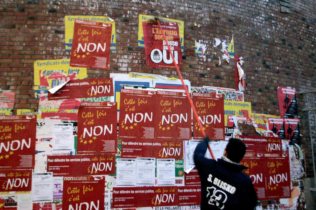 Macron Et Le Cameroun : Débat Sur Le Référendum Et Un Troisième Mandat En 2032 Macron Et Le Cameroun : Débat Sur Le Référendum Et Un Troisième Mandat En 2032