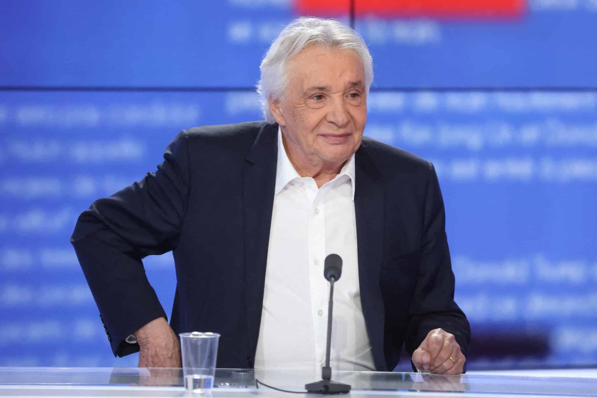 Macron Face À Sardou : Échange Musclé, Révélations Sur Un Dîner Privé Macron Face À Sardou : Échange Musclé, Révélations Sur Un Dîner Privé
