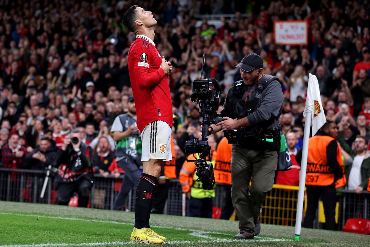 Manchester United Ease Past Aston Villa: Rashford's Brace Seals Victory Manchester United Ease Past Aston Villa: Rashford's Brace Seals Victory