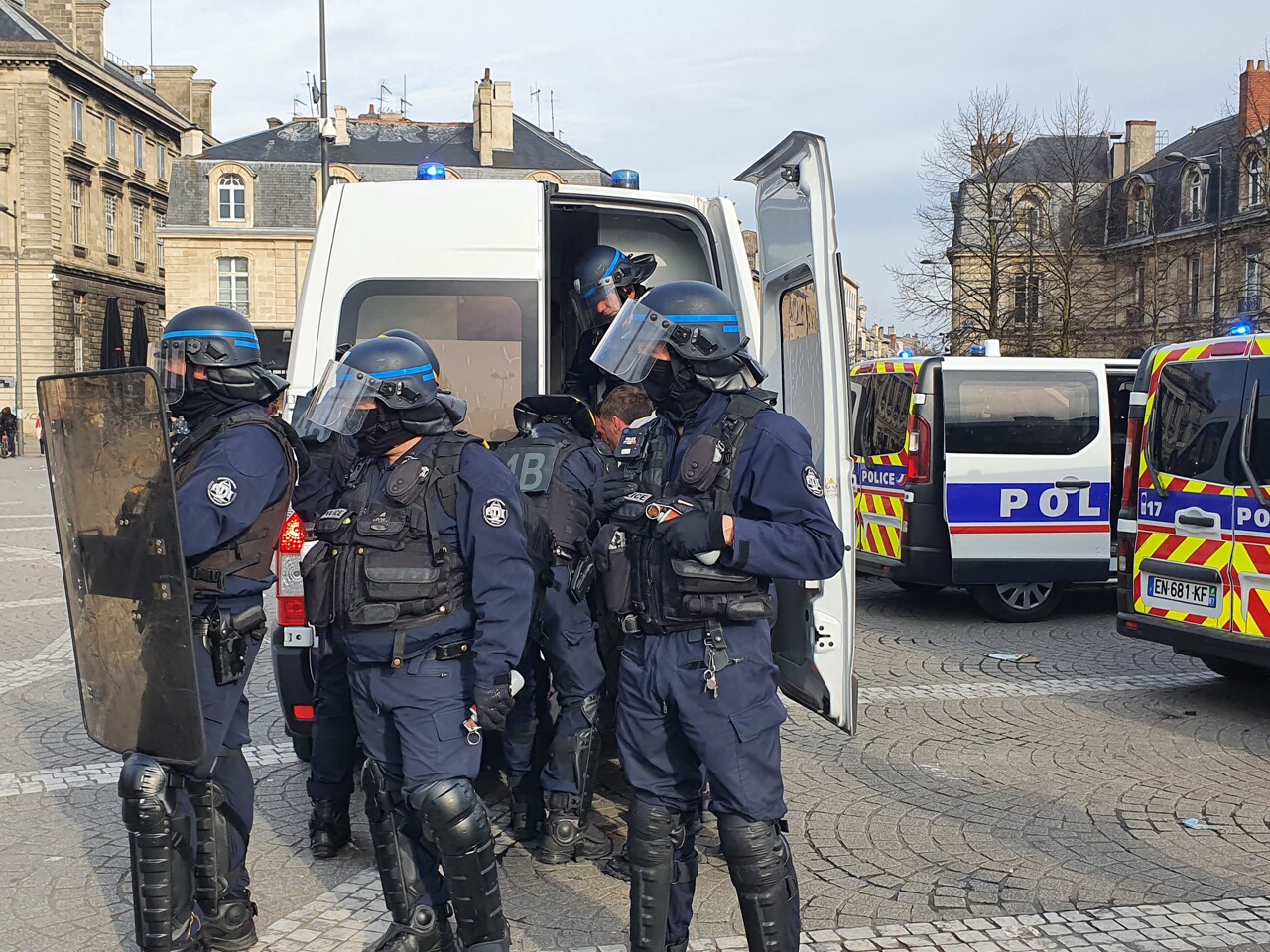 Manifestation À Bordeaux : La Piste Secondaire De L'aéroport Contestée Manifestation À Bordeaux : La Piste Secondaire De L'aéroport Contestée
