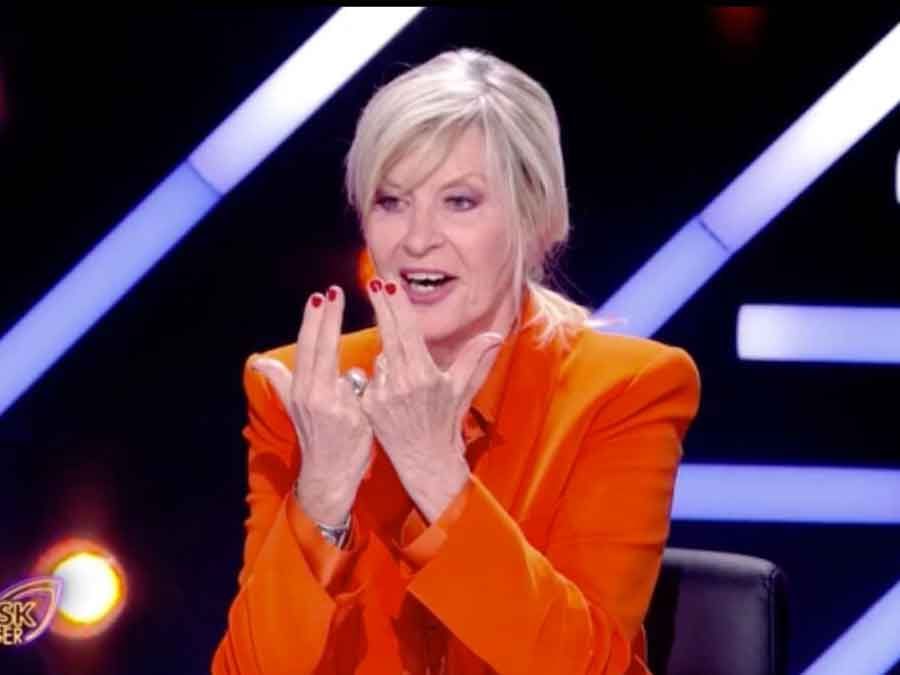 Mask Singer 2025 : Chantal Ladesou A-t-elle Révélé L'identité De L'Autruche ? Mask Singer 2025 : Chantal Ladesou A-t-elle Révélé L'identité De L'Autruche ?