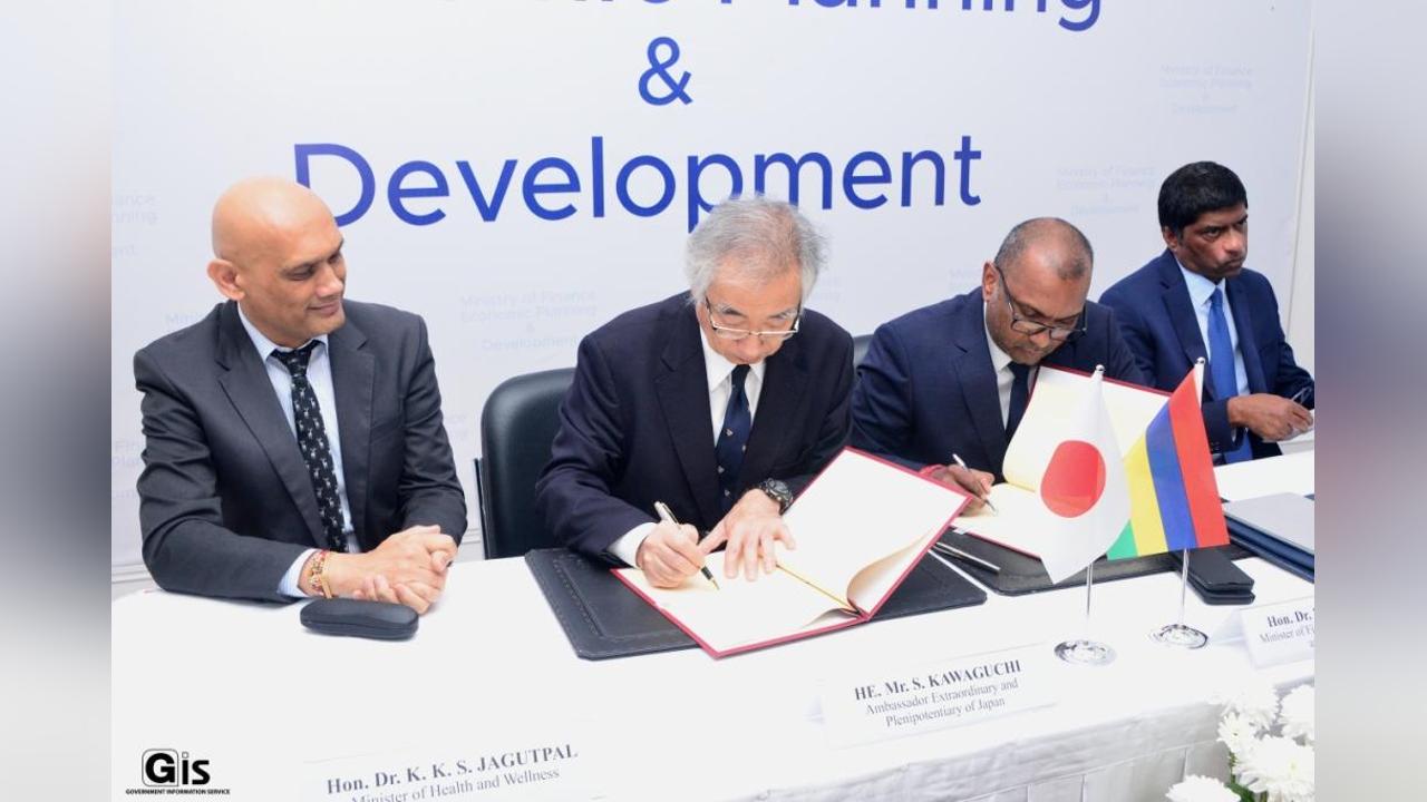 Mauritius And [Donor Country]:  Notes On Grant Assistance Exchanged