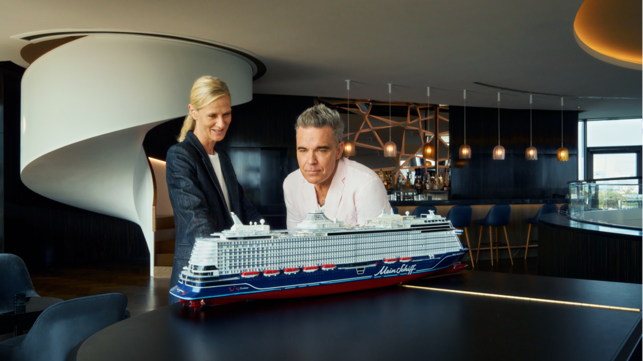 Mein Schiff Relax Christening: Robbie Williams' Headline Performance In Málaga Mein Schiff Relax Christening: Robbie Williams' Headline Performance In Málaga