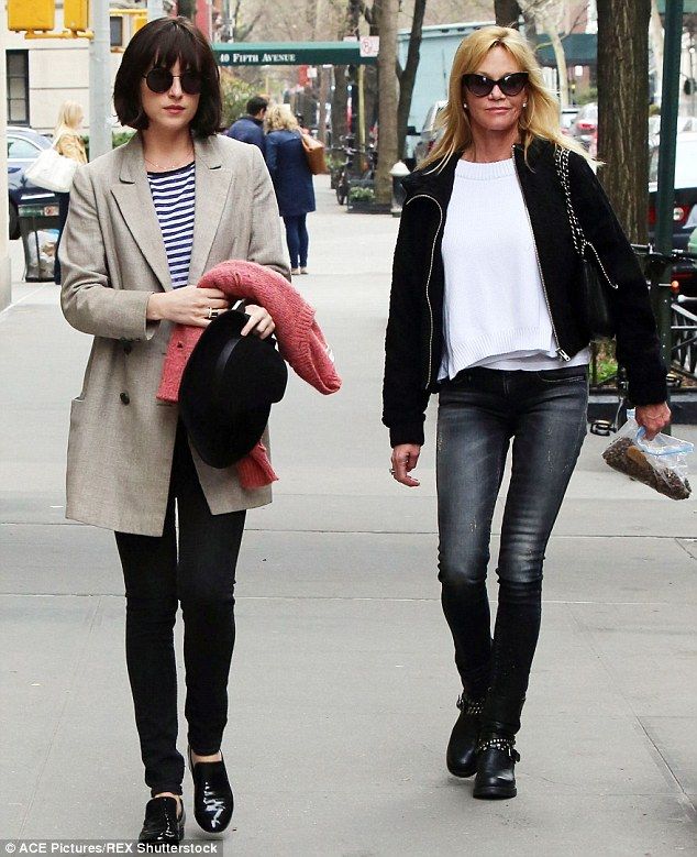 Melanie Griffith And Dakota Johnson's Matching Spring Outfits Melanie Griffith And Dakota Johnson's Matching Spring Outfits